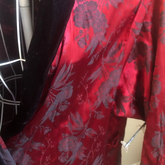 Private luxuries Robe - Picture 2 of 3